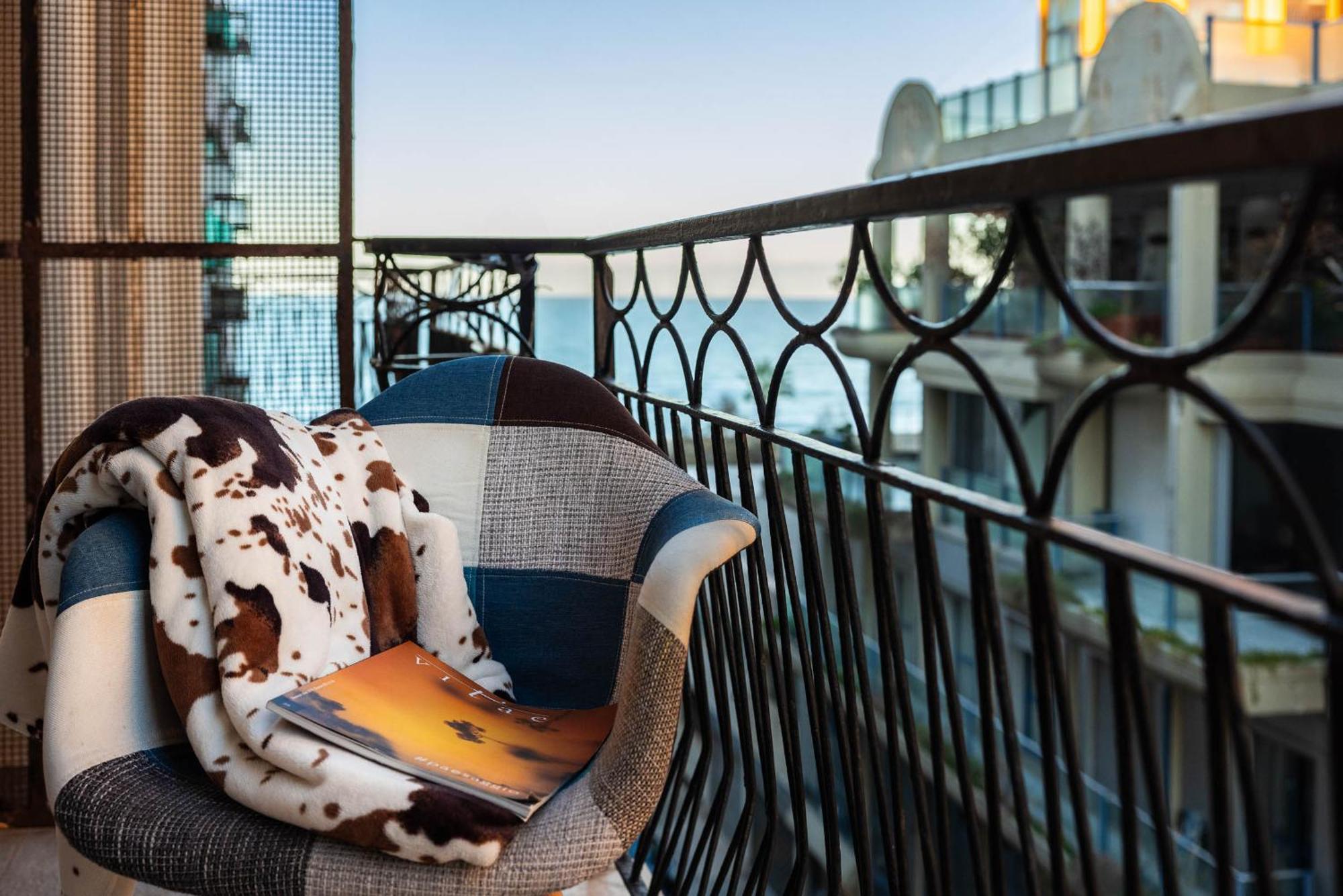 Casa Dei Visionari - Mare Apartment Bari Bagian luar foto
