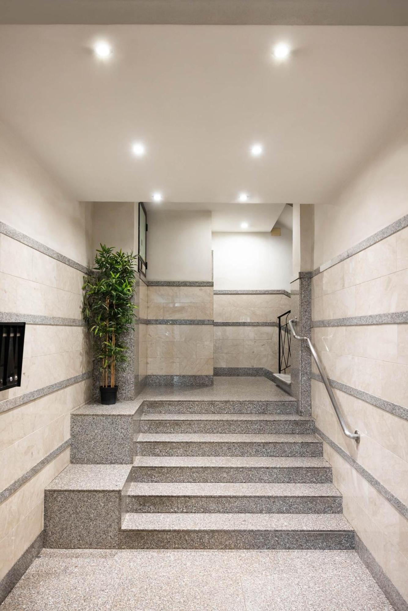 Casa Dei Visionari - Mare Apartment Bari Bagian luar foto