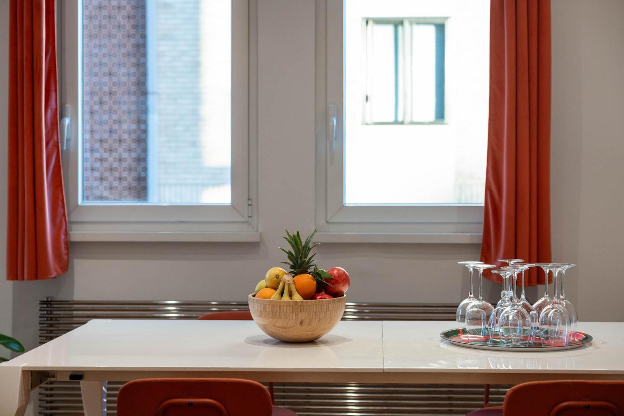 Casa Dei Visionari - Mare Apartment Bari Bagian luar foto