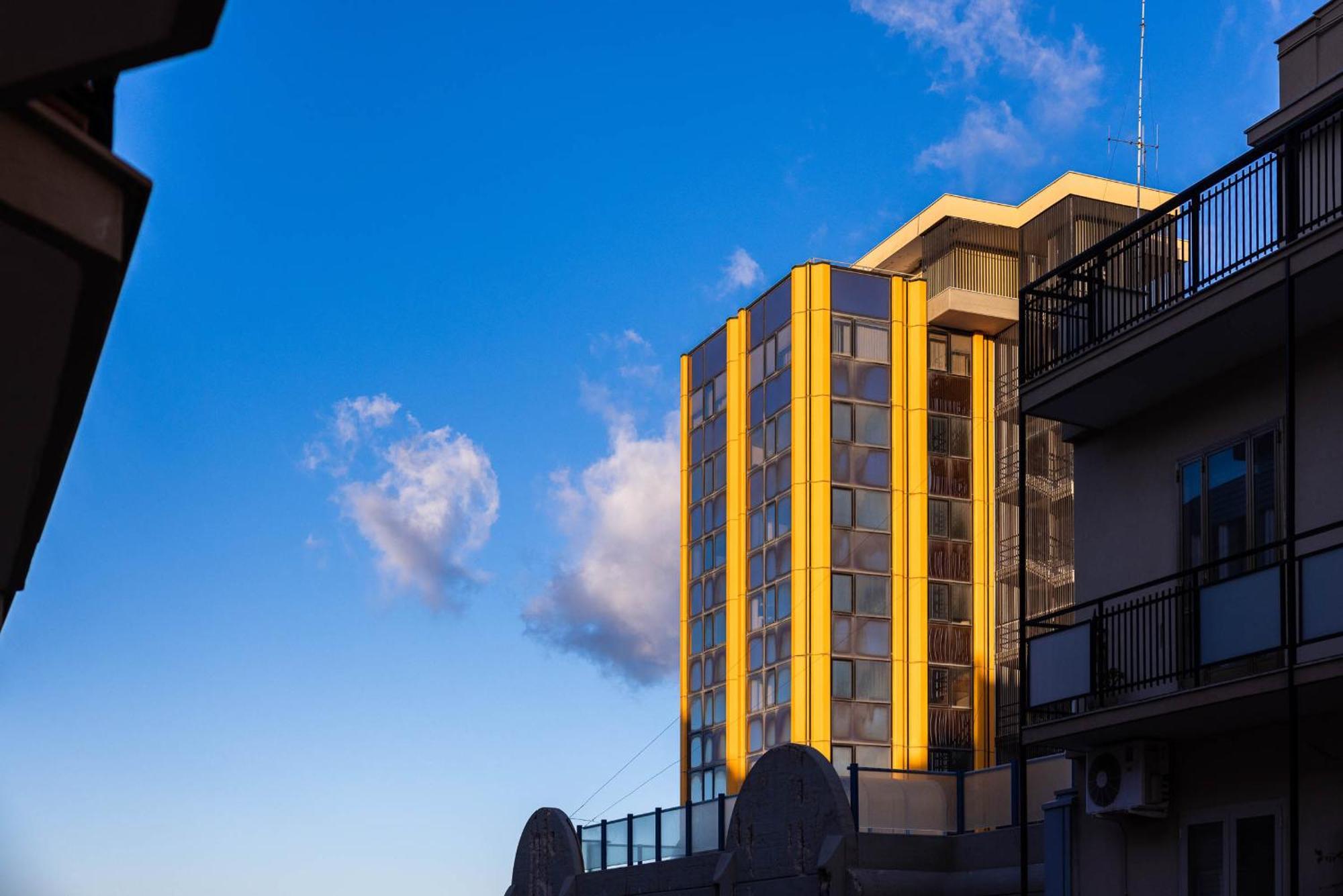 Casa Dei Visionari - Mare Apartment Bari Bagian luar foto