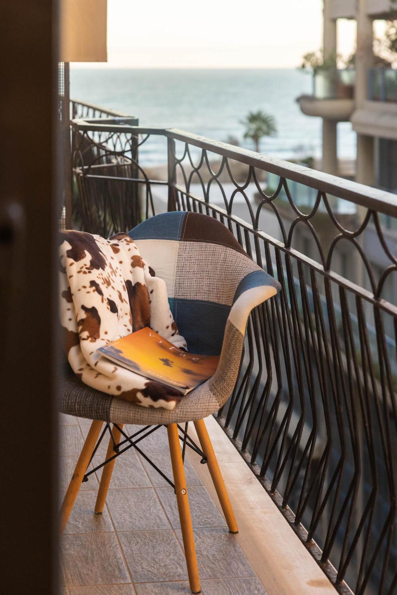 Casa Dei Visionari - Mare Apartment Bari Bagian luar foto