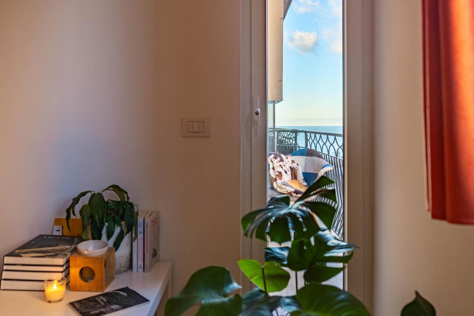 Casa Dei Visionari - Mare Apartment Bari Bagian luar foto
